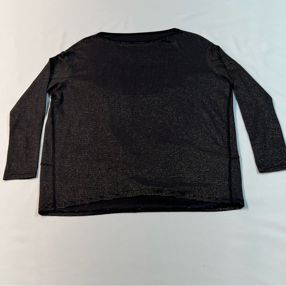 Lululemon Athletica Black and Gold Back In Action Long Sleeve Size 4